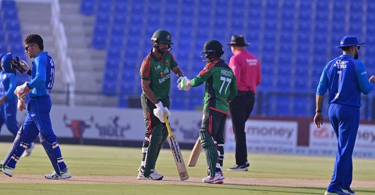 মিরাজ-হৃদয়ের ফিফটির পরও ২২১ রানে অলআউট বাংলাদেশ